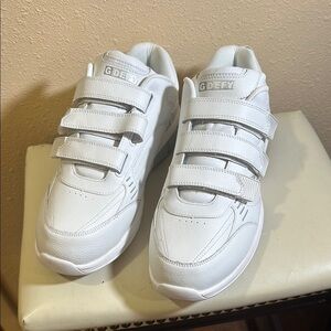 Gravity Defyer walking shoes size 14